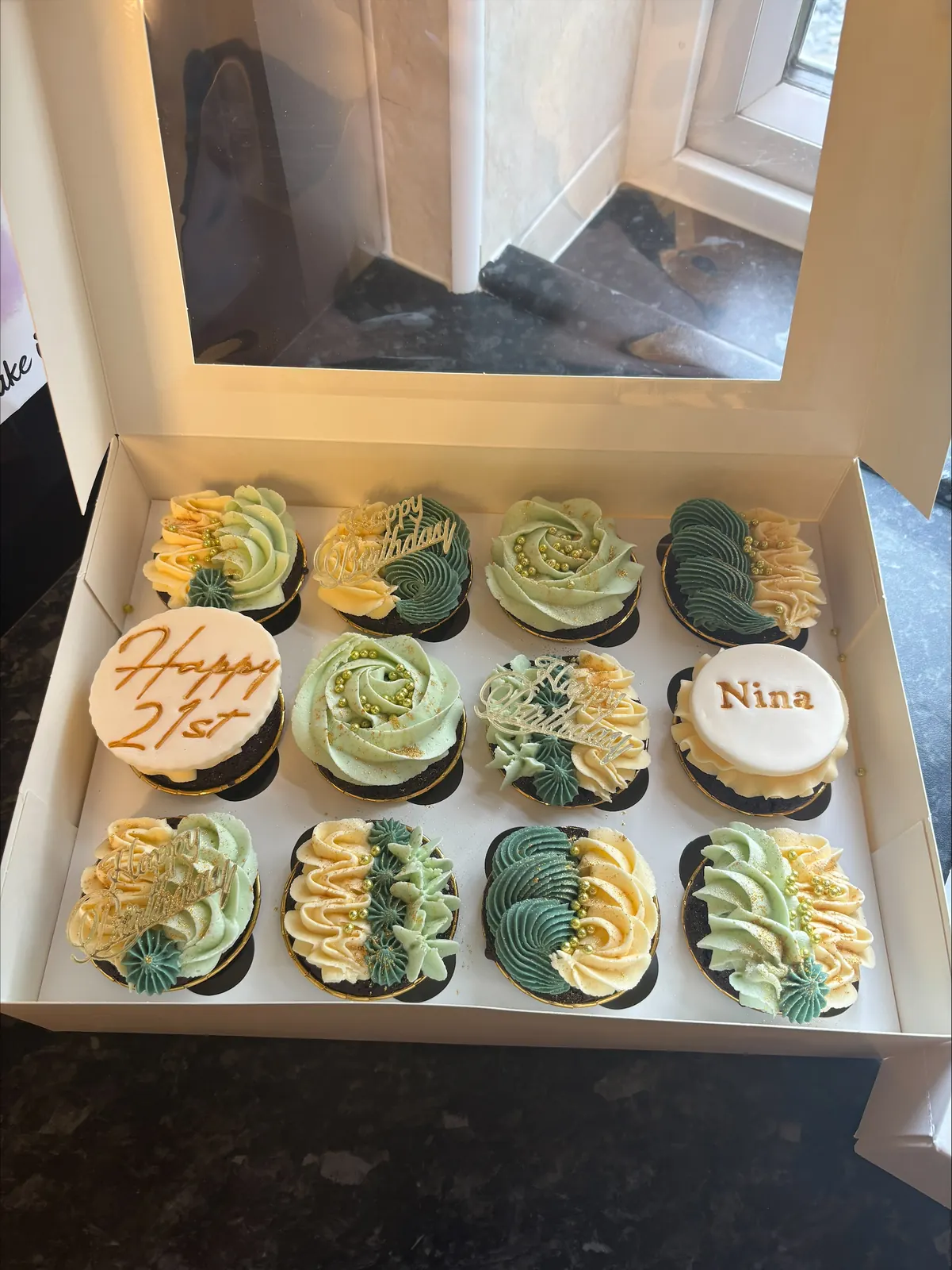 Green and gold 21st cupcakes