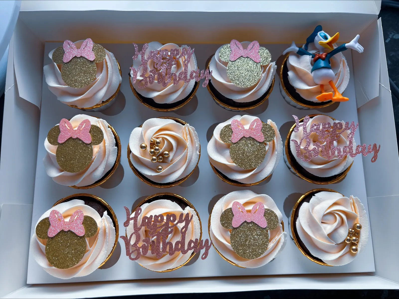 Pink bow cupcakes